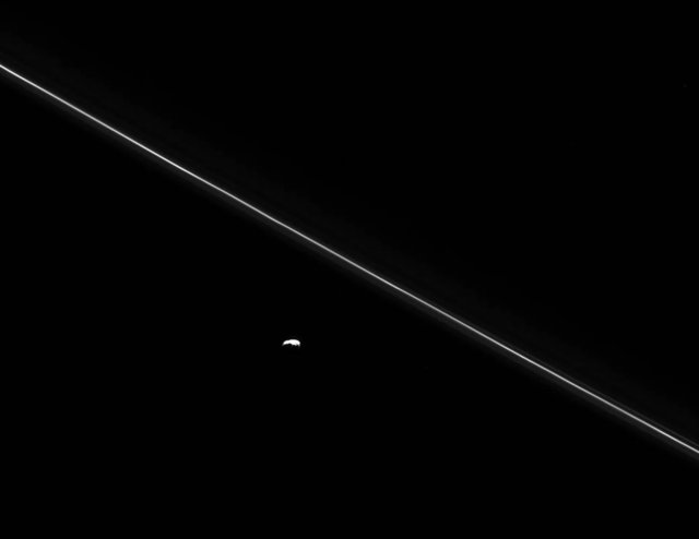 انتشار آخرین تصاویر Cassini از پاندورا ؛ قمر داخلی زحل انتشار آخرین تصاویر Cassini از پاندورا ؛ قمر داخلی زحل