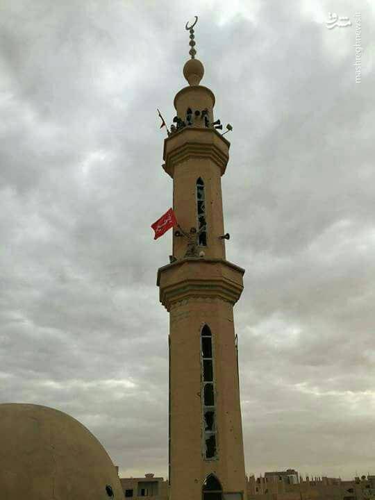 اهتزاز پرچم یا حسین‌(ع) در پایگاه داعش+ عکس