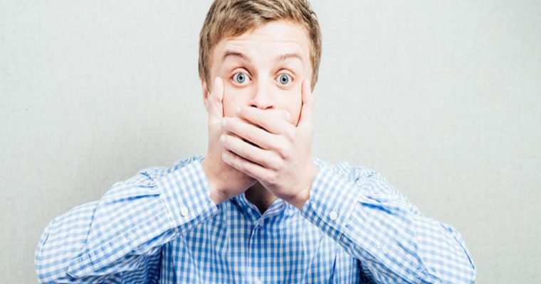 دلیل بوی بد دهان پس از بیدار شدن از خواب