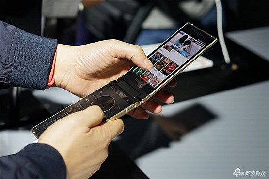 همه چیز درباره W2018جدیدترین و خارق العاده ترین گوشی Samsung +تصاویر