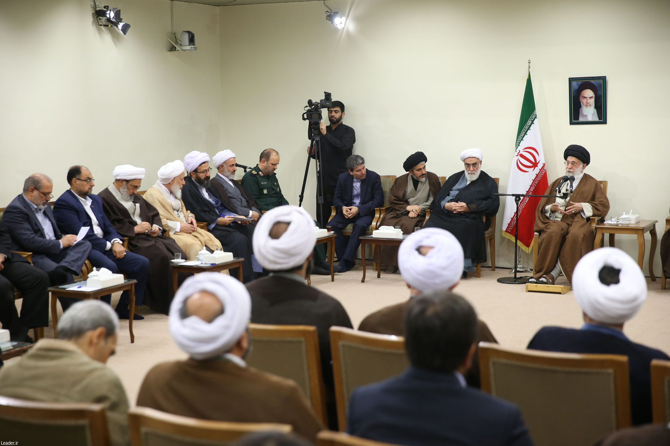 نباید اجازه داد یاد شهیدان در اثر جلوه‌های کاذب فراموش شود