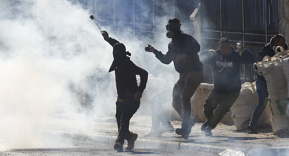 شمار مجروحان تظاهرات و درگیری در فلسطین به 750 نفر رسید/3 نفر به شهادت رسدند شمار مجروحان تظاهرات و درگیری در فلسطین به 750 نفر رسید/3 نفر به شهادت رسدند