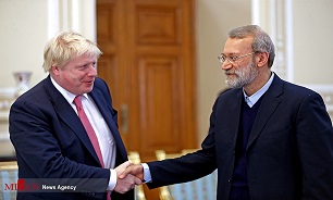 انتقاد لاریجانی از عدم همکاری اقتصادی انگلیس پس از برجام/ راه حل مشکلات منطقه را سیاسی و از طریق مذاکره می دانیم انتقاد لاریجانی از عدم همکاری اقتصادی انگلیس پس از برجام/ راه حل مشکلات منطقه را سیاسی و از طریق مذاکره می دانیم