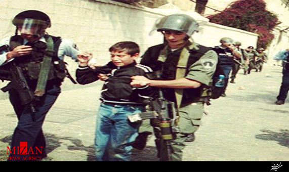 شهادتین گفتن نوجوان فلسطینی زیر دست افسر صهيونيستی شهادتین گفتن نوجوان فلسطینی زیر دست افسر صهيونيستی + فیلم