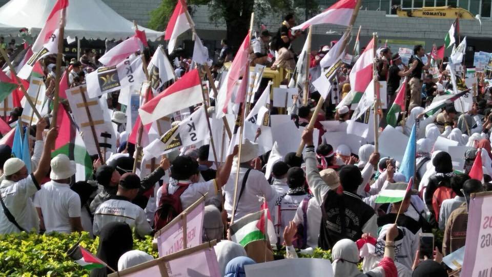 تظاهرات مقابل سفارت آمریکا در بیروت/گیت ورودی سفارت شکسته شد+تصاویر تظاهرات مقابل سفارت آمریکا در بیروت/گیت ورودی سفارت شکسته شد+تصاویر