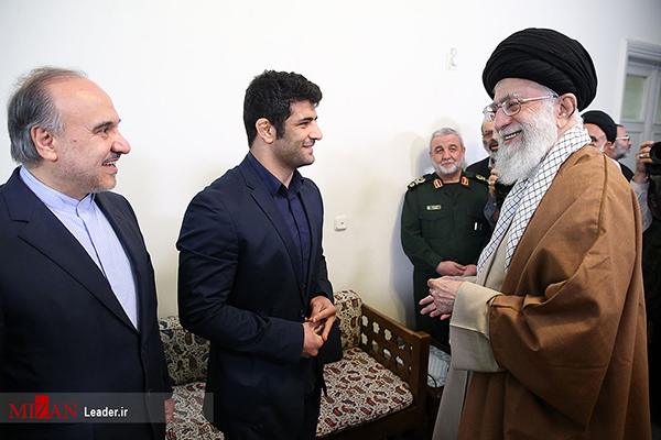دیدار رهبر معظم انقلاب با علیرضا کریمی به روایت تصویر