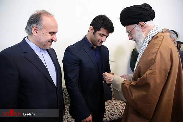 دیدار رهبر معظم انقلاب با علیرضا کریمی به روایت تصویر