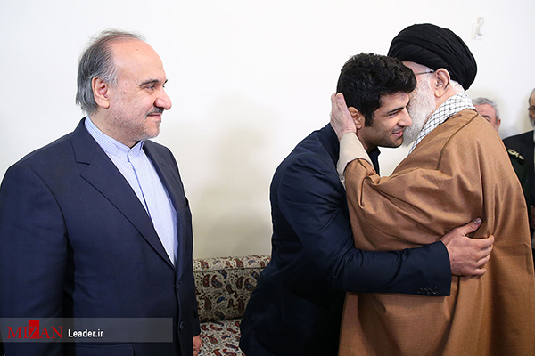 دیدار رهبر معظم انقلاب با علیرضا کریمی به روایت تصویر