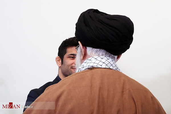 دیدار رهبر معظم انقلاب با علیرضا کریمی به روایت تصویر
