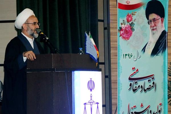 فساد اداری، باعث سلب اعتماد عمومی از دستگاه‌های حاکمیتی و دولتی می‌شود