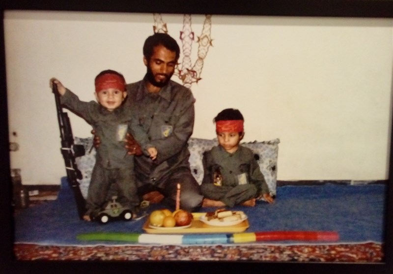 عاشقانههایی از یک شهید/ از رصد دیدهبان عراقی تا دوختن لباس سپاه+تصاویر عاشقانههایی از یک شهید/ از رصد دیدهبان عراقی تا دوختن لباس سپاه+تصاویر