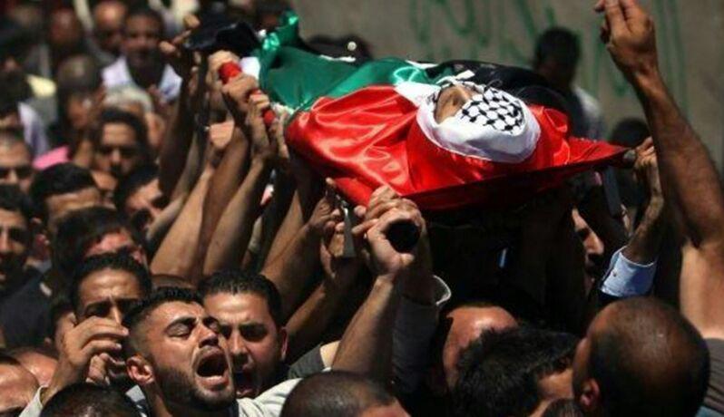 لحظه شهادت جوان فلسطینی توسط نظامیان صهیونیست مقابل دهها دوربین/سکوت مدعیان حقوق بشر/ شهادت 6 فلسطینی در تظاهرات خشم + فیلم لحظه شهادت جوان فلسطینی توسط نظامیان صهیونیست مقابل دهها دوربین/سکوت مدعیان حقوق بشر/ شهادت 6 فلسطینی در تظاهرات خشم + فیلم