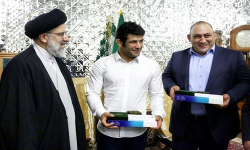 ادامه آلودگی هوای تهران تا چهارشنبه/ علیرضا کریمی خادم امام هشتم شد/ از ساخت بیمارستانی ویژه شترها تا منظمترین گل جهان ادامه آلودگی هوای تهران تا چهارشنبه/ علیرضا کریمی خادم امام هشتم شد/ از ساخت بیمارستانی ویژه شترها تا منظمترین گل جهان
