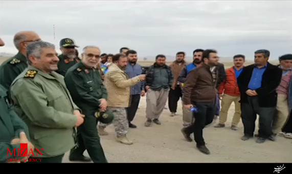 تشکر مردم زلزلهزده سر پل ذهاب از فرمانده سپاه تشکر مردم زلزلهزده سر پل ذهاب از فرمانده سپاه + فیلم