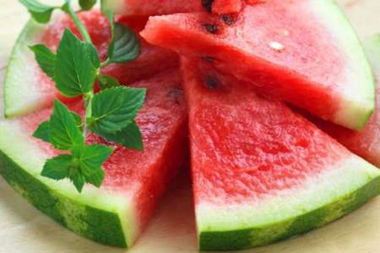 هندوانه را با خوراکی‌های دیگر نخورید!