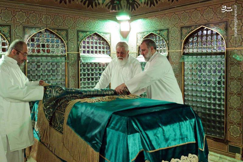 غبارروبی مضجع نورانی امام رضا(ع)+عکس غبارروبی مضجع نورانی امام رضا(ع)+عکس