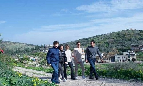 قیمت انواع خودرو لوکس در بازار تهران/ سفر یک ایرانی به خانه بدوی‌ترین قبایل جهان/ پیاده روی خانوادگی رئیس جمهور سوریه/ ستاره استقلال از دنیای فوتبال جدا می‌شود
