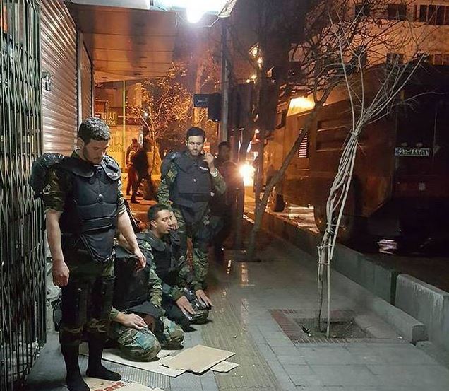 نماز اول وقت نیروهای یگان ویژه+عکس نماز اول وقت نیروهای یگان ویژه+عکس