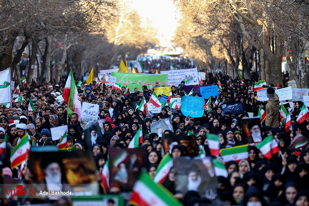 قیام مردم ایران برای سومین روز متوالی/ پاسخی به آشوب‌گران