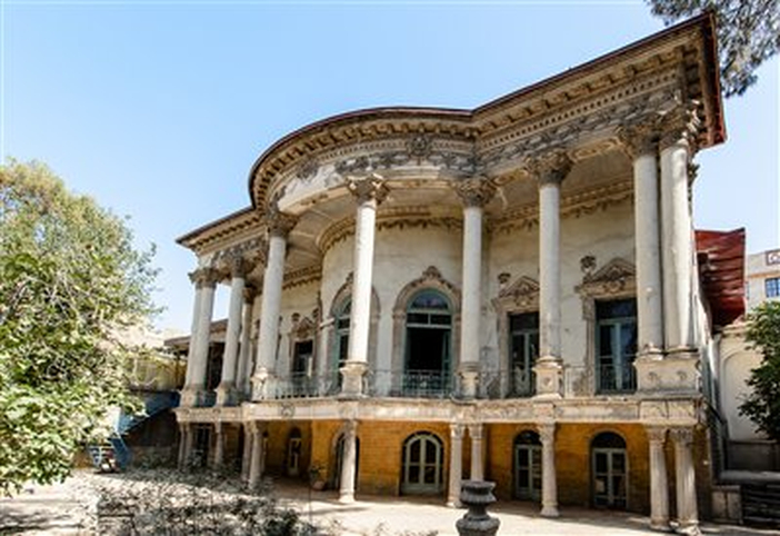روند تخریبی عمارت مستوفی الممالک ادامه دارد/ تذکر شورای شهر به اداره پست