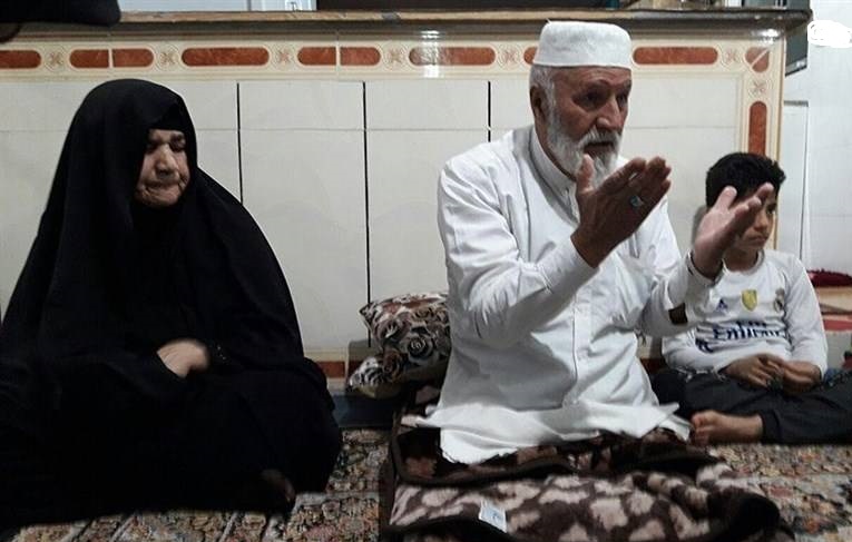 پاهایی که در خاکریزهای جبهه جا ماند پاهایی که در خاکریزهای جبهه جا ماند
