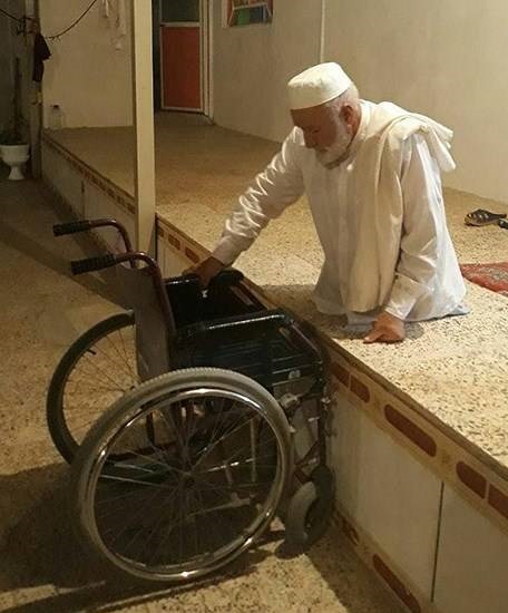 پاهایی که در خاکریزهای جبهه جا ماند پاهایی که در خاکریزهای جبهه جا ماند