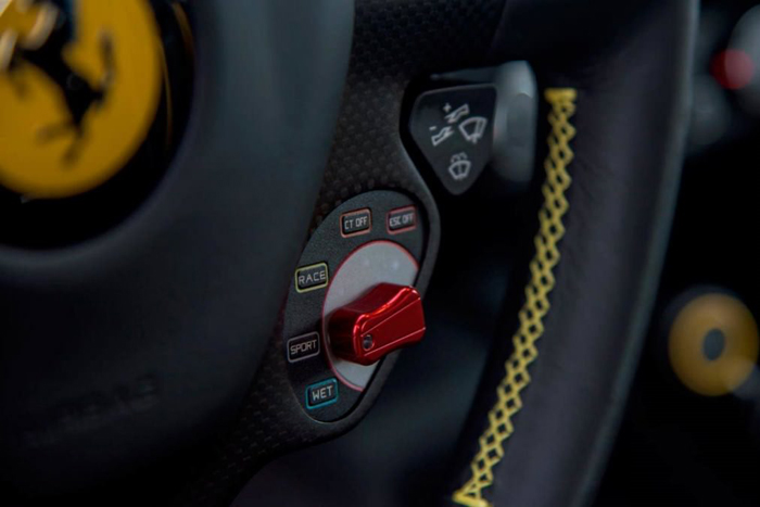 معرفی F12Tdf ؛ یک فراری خاص با آپشن های 130 هزار دلاری +تصاویر معرفی F12Tdf ؛ یک فراری خاص با آپشن های 130 هزار دلاری +تصاویر