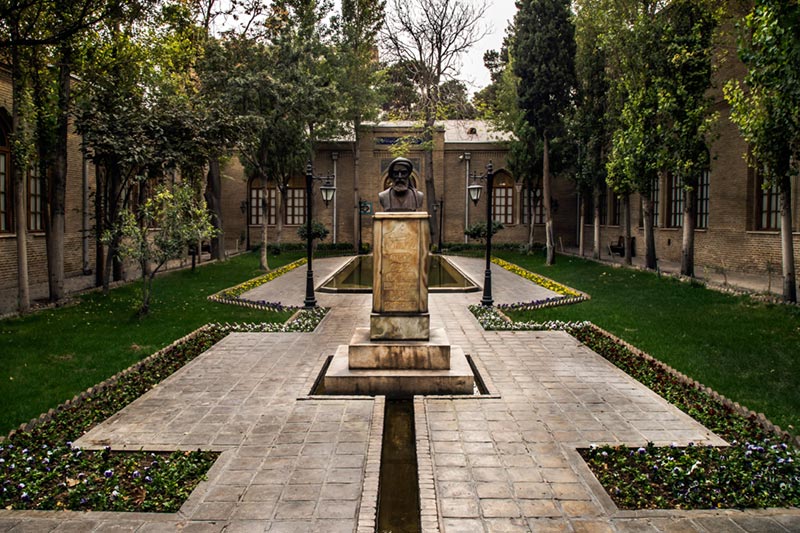 لذت قدم زدن در باغ موزه نگارستان+تصاویر لذت قدم زدن در باغ موزه نگارستان+تصاویر