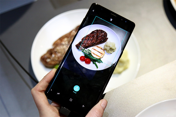 معرفی قابلیت عجیب و غریب دستیار صوتی Bixby!/ محاسبه میزان کالری خوراکی ها توسط گوشی های سامسونگ! +عکس