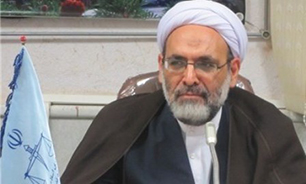 عرضه برخی لبا‌س‌های زنانه در مجتمع‌های تجاری هیچگونه هماهنگی با فرهنگ اسلامی و بومی ندارد/برخورد قاطع عرضه‌کنندگان مشروبات الکلی و مواد مخدر