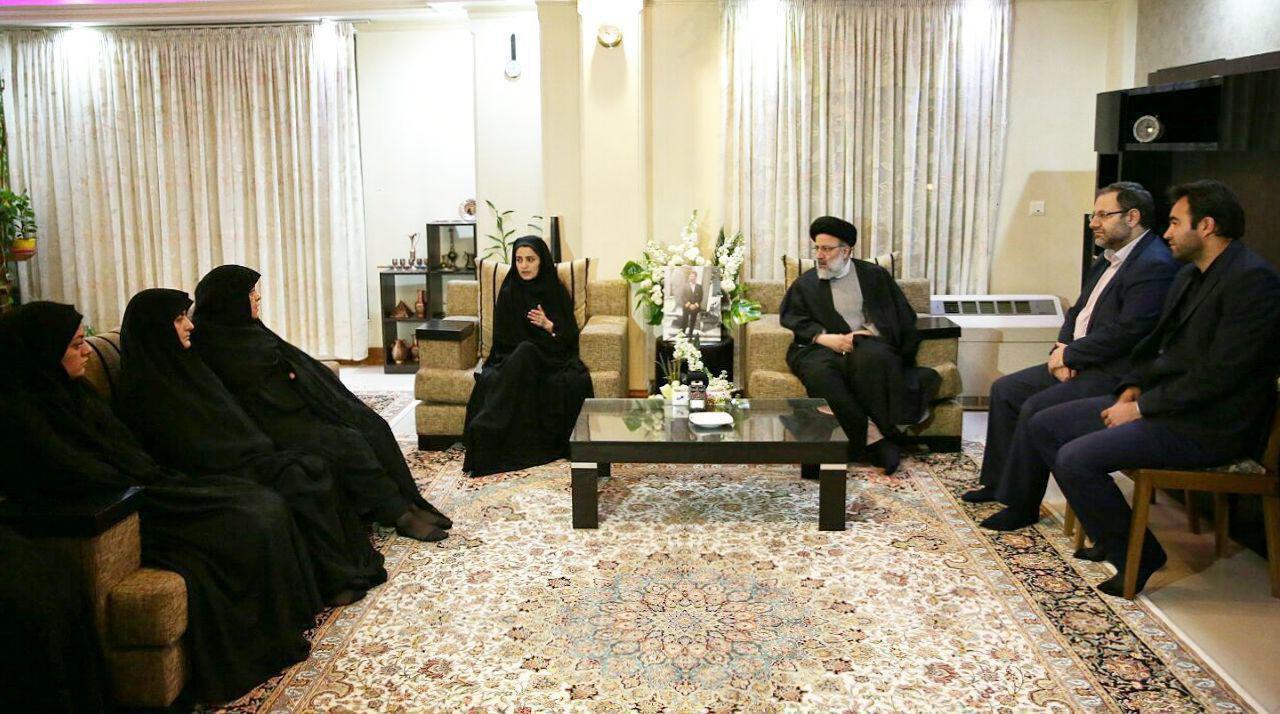 دیدار حجت‌الاسلام والمسلمین رئیسی با خانواده سرمهندس کشتی سانچی