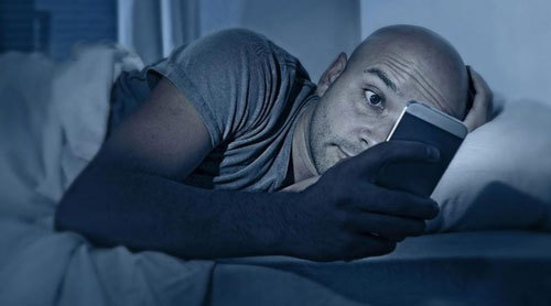 قبل از خواب،استفاده از تلفن همراه ممنوع