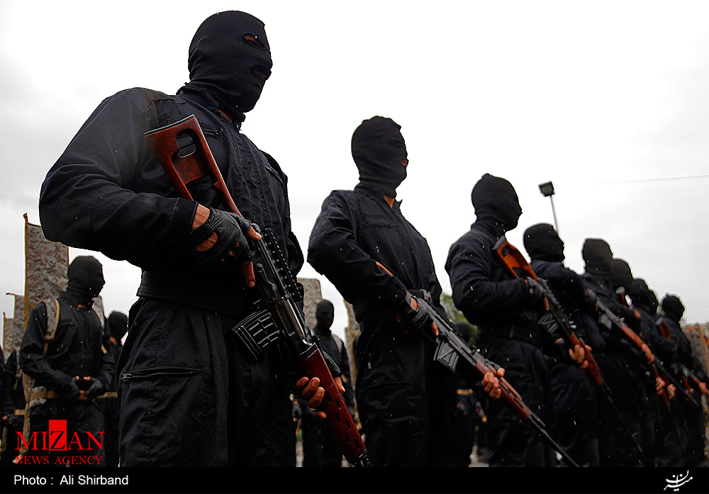 هشدار ارتش به ۲ فروند ناو/ انتقاد فرمانده از «کم توجهی به نخبگان»/ خودکفایی نزاجا در چرخه دفاع زمینی/ ایران تا چه زمانی در سوریه حضور خواهد داشت؟