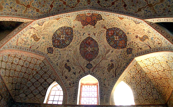 معرفی عمارت عالی قاپو