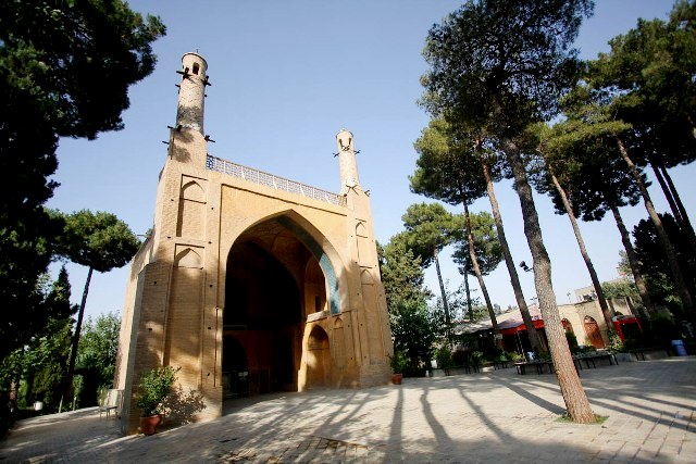 معرفی منارجنبان