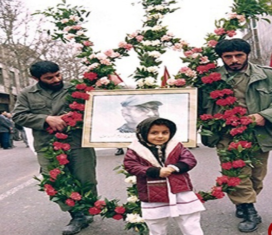 دختری که نمیدانست با پیکر پدرش عکس یادگاری میگیرد+تصاویر دختری که نمیدانست با پیکر پدرش عکس یادگاری میگیرد+تصاویر