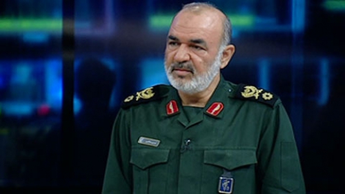 سردار سلامی : باید با تکیه بر ظرفیت های درونی خود تولید قدرت کنیم/ ارتش سوریه و عراق عمق استراتژیک ما هستند/ با موشک از منافع ملی دفاع میکنیم