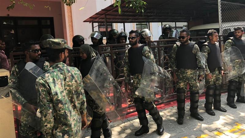 ارتش مالدیو ساختمان پارلمان را محاصره کرد