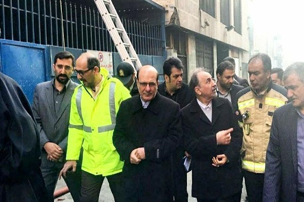 تخلیه ساختمان های اطراف محل آتش سوزی ساختمان برق حرارتی در میدان ولیعصر/ احتمال ریزش وجود دارد تخلیه ساختمان های اطراف محل آتش سوزی ساختمان برق حرارتی در میدان ولیعصر/ احتمال ریزش وجود دارد