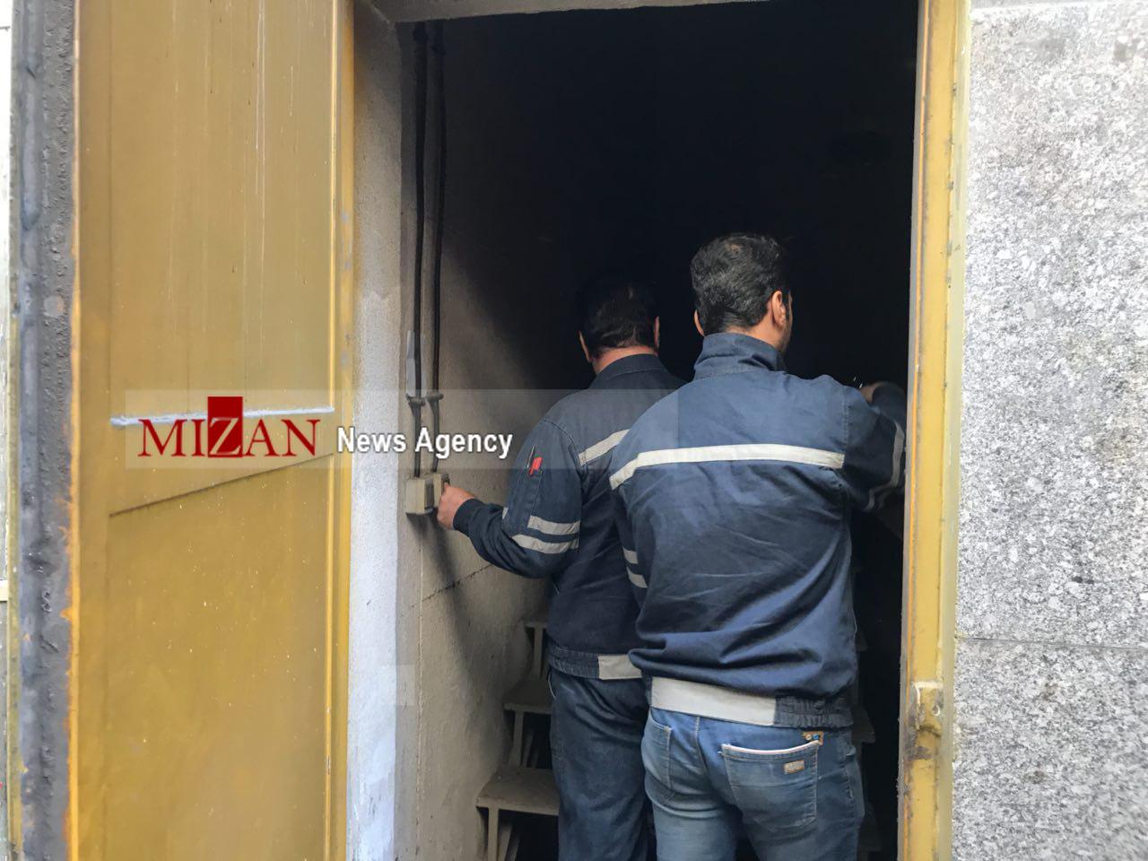 تخلیه ساختمان های اطراف محل آتش سوزی ساختمان برق حرارتی در میدان ولیعصر/ احتمال ریزش وجود دارد تخلیه ساختمان های اطراف محل آتش سوزی ساختمان برق حرارتی در میدان ولیعصر/ احتمال ریزش وجود دارد