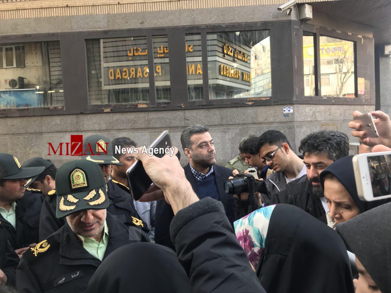 تخلیه ساختمان های اطراف محل آتش سوزی ساختمان برق حرارتی در میدان ولیعصر/ احتمال ریزش وجود دارد تخلیه ساختمان های اطراف محل آتش سوزی ساختمان برق حرارتی در میدان ولیعصر/ احتمال ریزش وجود دارد