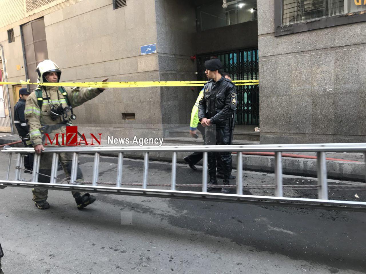 تخلیه ساختمان های اطراف محل آتش سوزی ساختمان برق حرارتی در میدان ولیعصر/ دستور تخلیه ساختمان صادر شد+ عکس و فیلم تخلیه ساختمان های اطراف محل آتش سوزی ساختمان برق حرارتی در میدان ولیعصر/ دستور تخلیه ساختمان صادر شد+ عکس و فیلم