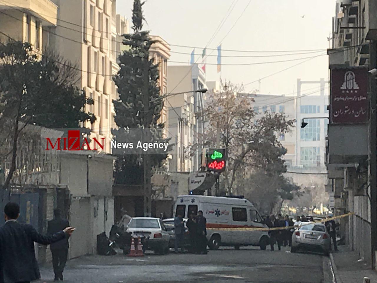 تخلیه ساختمان های اطراف محل آتش سوزی ساختمان برق حرارتی در میدان ولیعصر/ دستور تخلیه ساختمان صادر شد+ عکس و فیلم تخلیه ساختمان های اطراف محل آتش سوزی ساختمان برق حرارتی در میدان ولیعصر/ دستور تخلیه ساختمان صادر شد+ عکس و فیلم