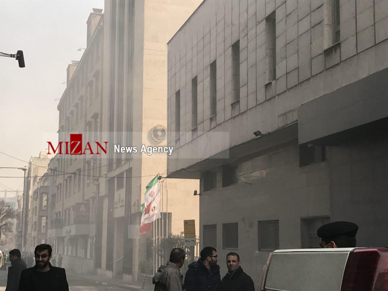 تخلیه ساختمان های اطراف محل آتش سوزی ساختمان برق حرارتی در میدان ولیعصر/ دستور تخلیه ساختمان صادر شد+ عکس و فیلم تخلیه ساختمان های اطراف محل آتش سوزی ساختمان برق حرارتی در میدان ولیعصر/ دستور تخلیه ساختمان صادر شد+ عکس و فیلم