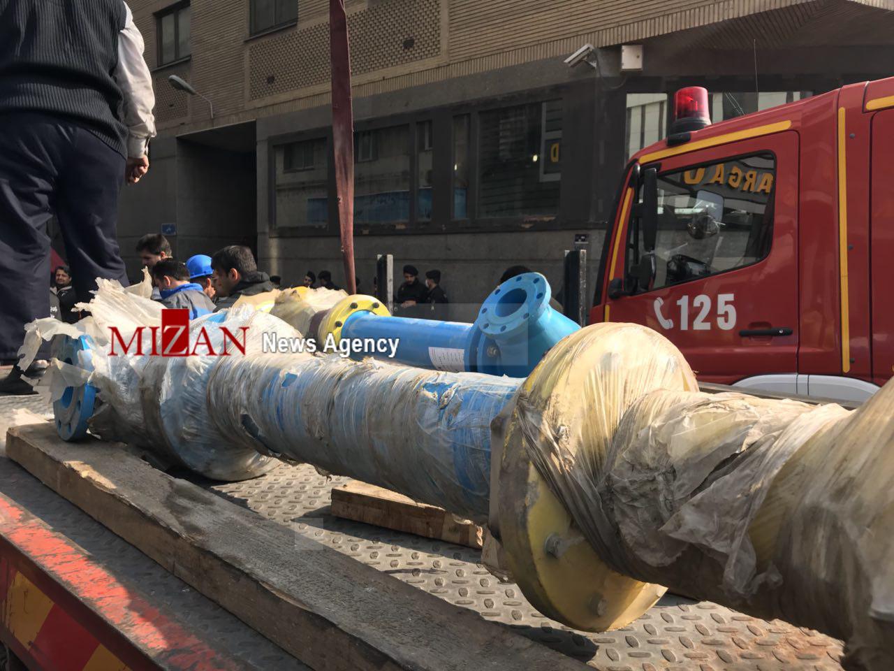 تخلیه ساختمان های اطراف محل آتش سوزی ساختمان برق حرارتی در میدان ولیعصر/ دستور تخلیه ساختمان صادر شد+ عکس و فیلم تخلیه ساختمان های اطراف محل آتش سوزی ساختمان برق حرارتی در میدان ولیعصر/ دستور تخلیه ساختمان صادر شد+ عکس و فیلم