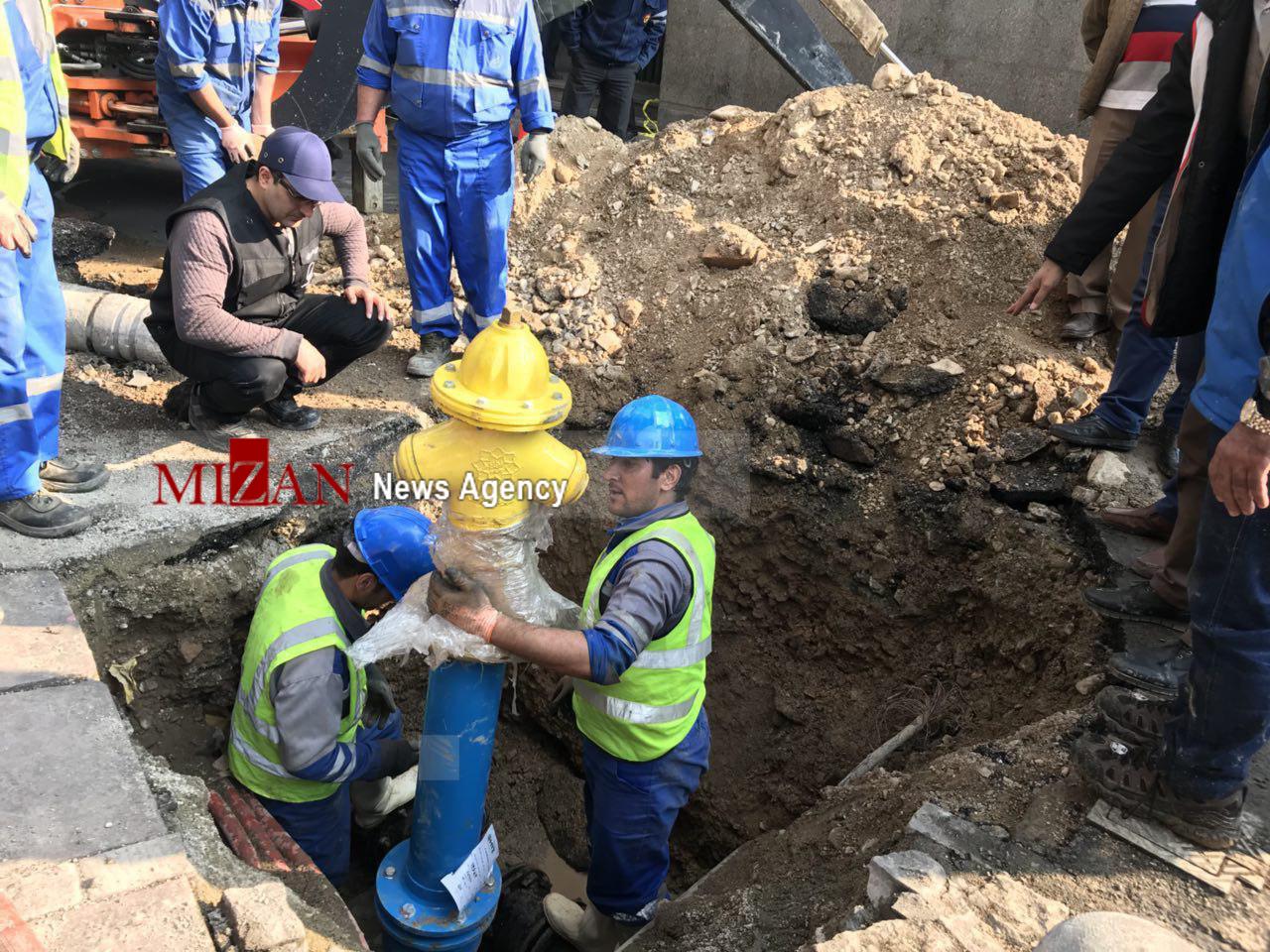احتمال ریزش ساختمان برق حرارتی وزارت نیرو/ رسیدن آتش نشنانان به طبقه منفی 3+عکس و فیلم احتمال ریزش ساختمان برق حرارتی وزارت نیرو/ رسیدن آتش نشنانان به طبقه منفی 3+عکس و فیلم