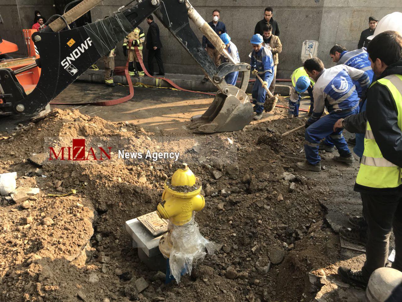 احتمال ریزش ساختمان برق حرارتی وزارت نیرو/ آتش نشانان به کانون آتش رسیدند+عکس و فیلم احتمال ریزش ساختمان برق حرارتی وزارت نیرو/ آتش نشانان به کانون آتش رسیدند+عکس و فیلم