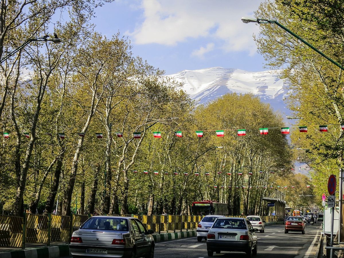 معرفی خیابان ولیعصر تهران