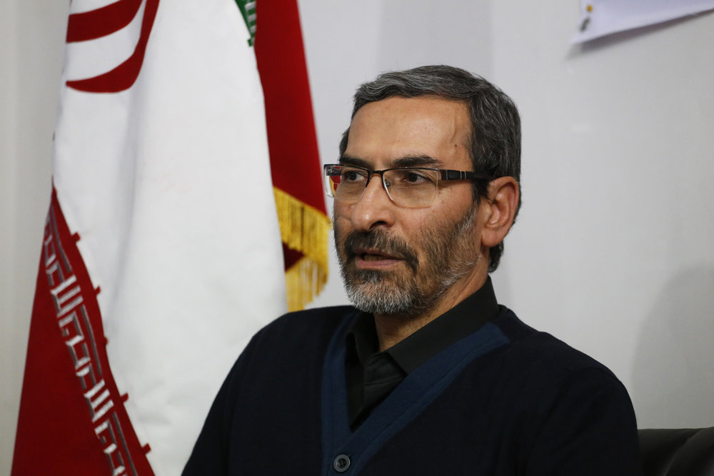 مردم با وجود مشکلات و سختی‌ها پای انقلاب هستند