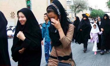 هشدار؛ پوشش دختران قم در حال تغییر است هشدار؛ پوشش دختران قم در حال تغییر است